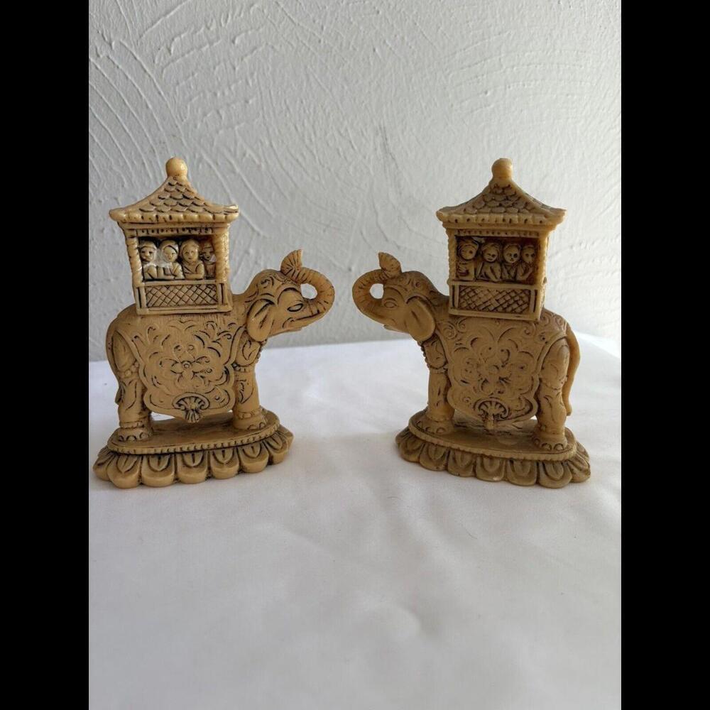 4.75" Tall Vintage Elephant w Basket People Resin Detailed Houdah England